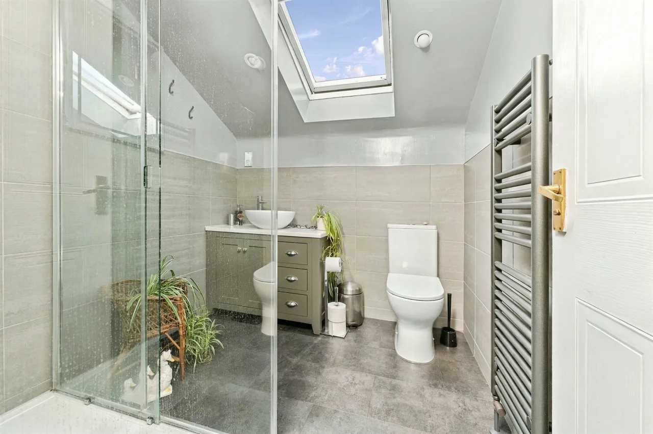 Paris Mews, Scholes, HD9, photo 17