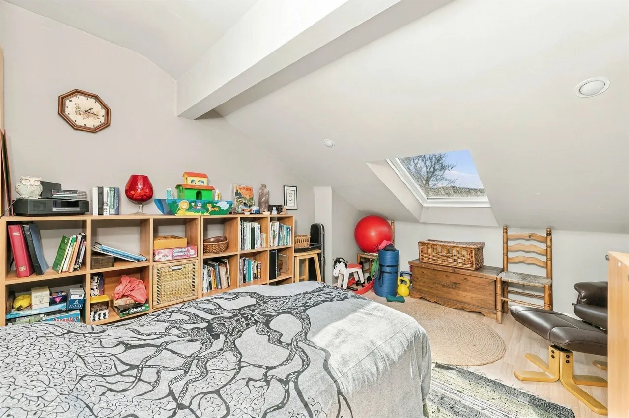 Paris Mews, Scholes, HD9, photo 13