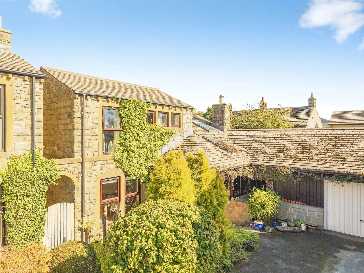 3 bed house for sale, Paris Mews, Scholes, HD9