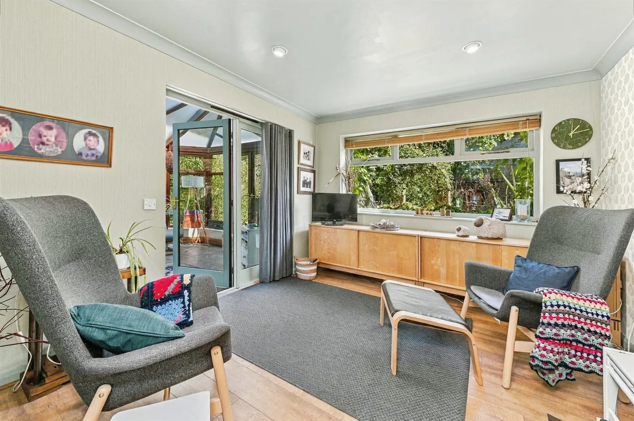 Paris Mews, Scholes, HD9, photo 9