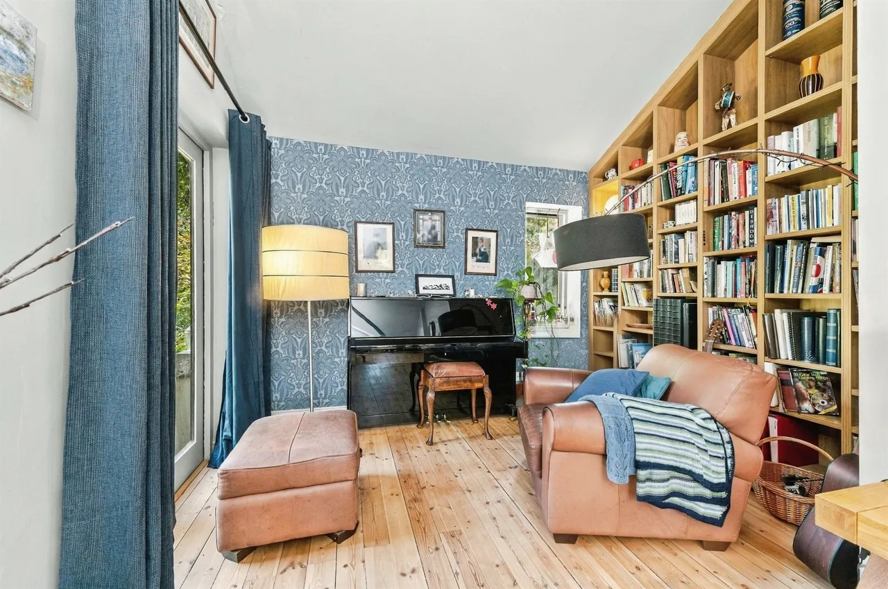 Paris Mews, Scholes, HD9, photo 7