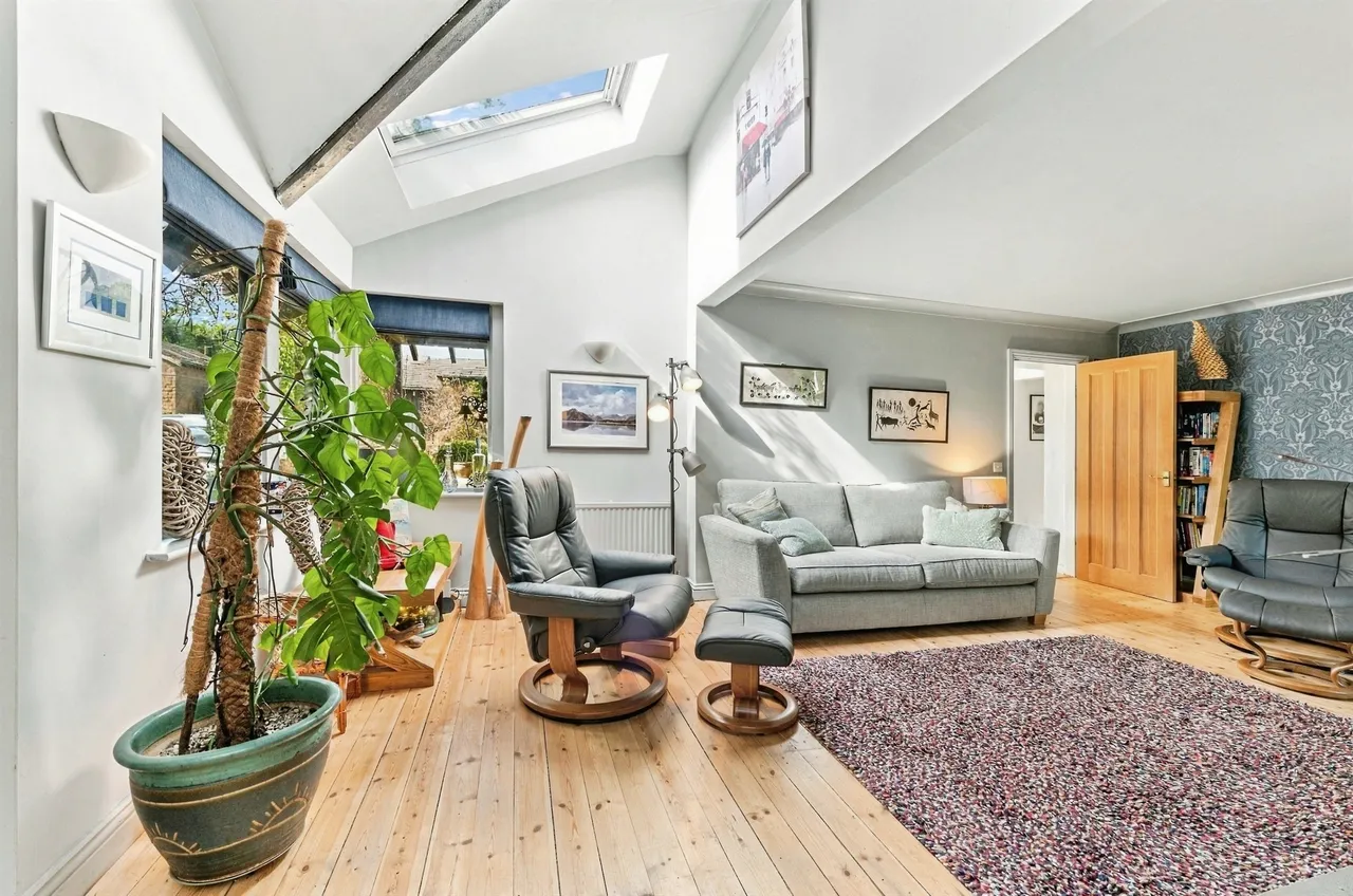 Paris Mews, Scholes, HD9, photo 8