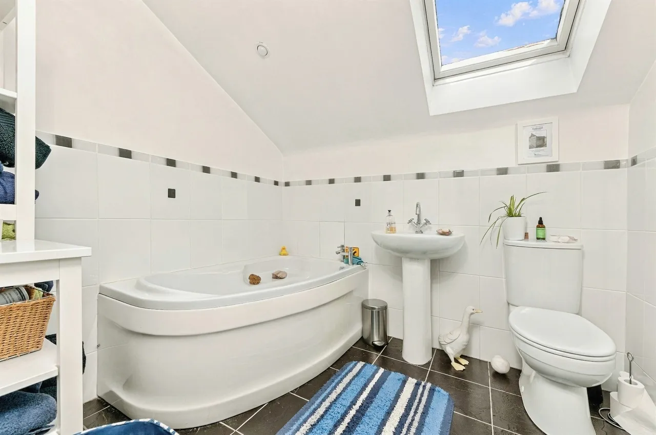 Paris Mews, Scholes, HD9, photo 15