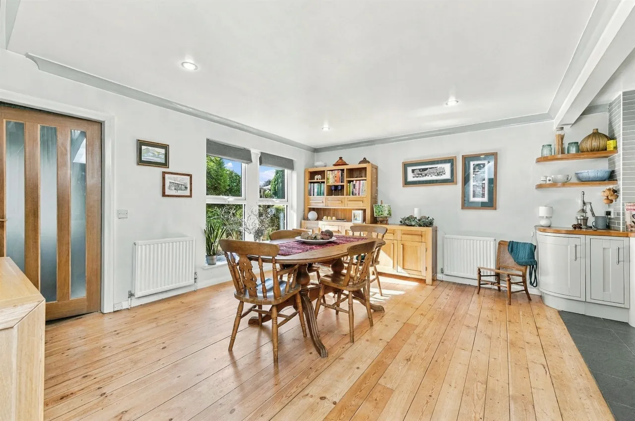 Paris Mews, Scholes, HD9, photo 3