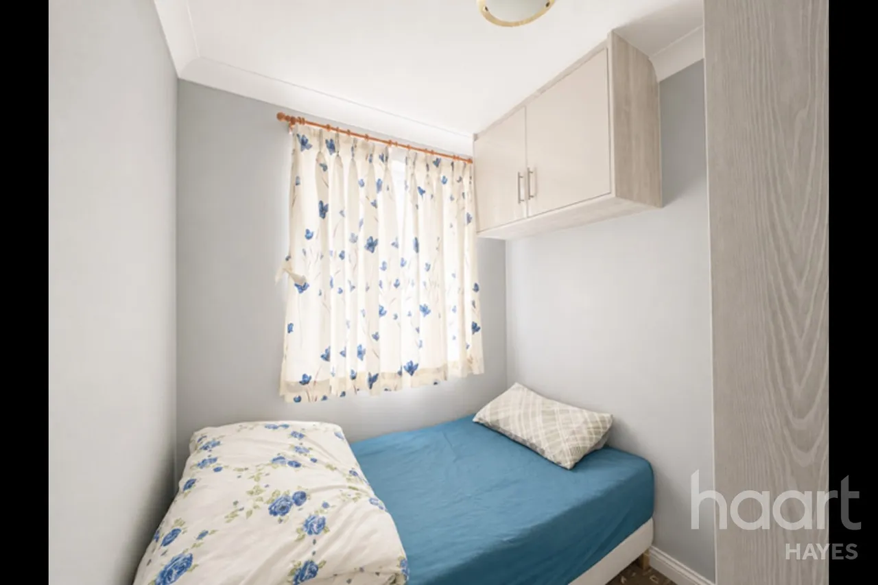 High Street, Hayes, UB3, photo 10
