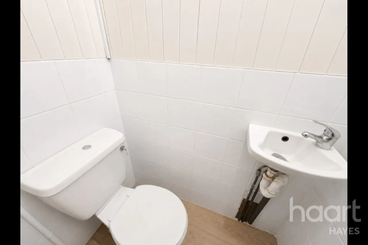 High Street, Hayes, UB3, photo 7