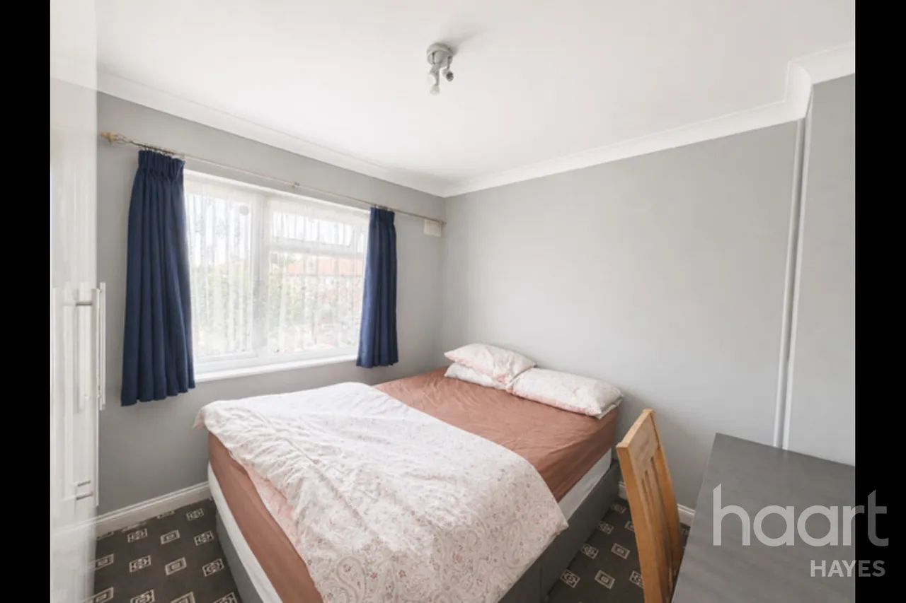 High Street, Hayes, UB3, photo 9
