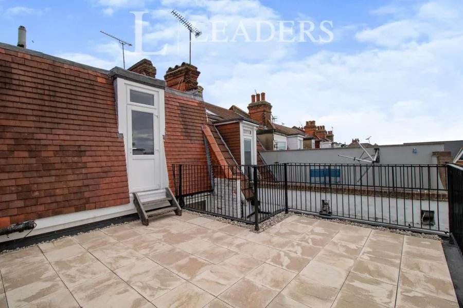 1 bed flat to rent, Leigh Road, Leigh-on-Sea, SS9