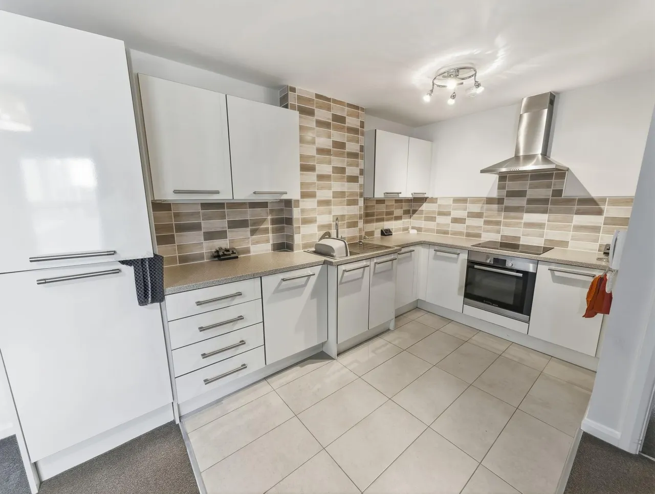 Grove Court, Worksop, S80, photo 5