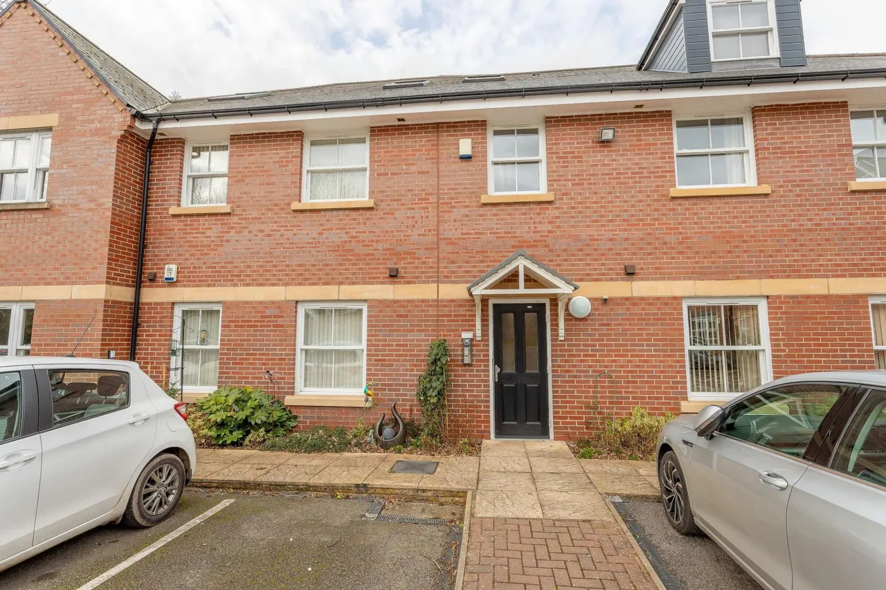 Grove Court, Worksop, S80, photo 9
