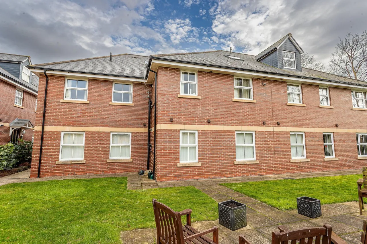 Grove Court, Worksop, S80, photo 10