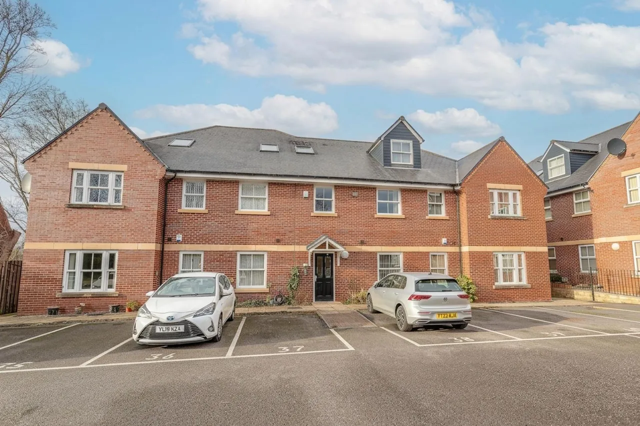 Grove Court, Worksop, S80, photo 2