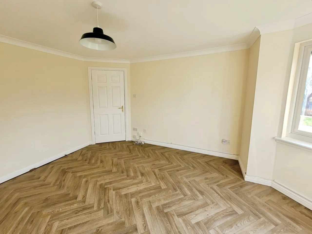 Owen Stone Street , Bathgate, photo 3