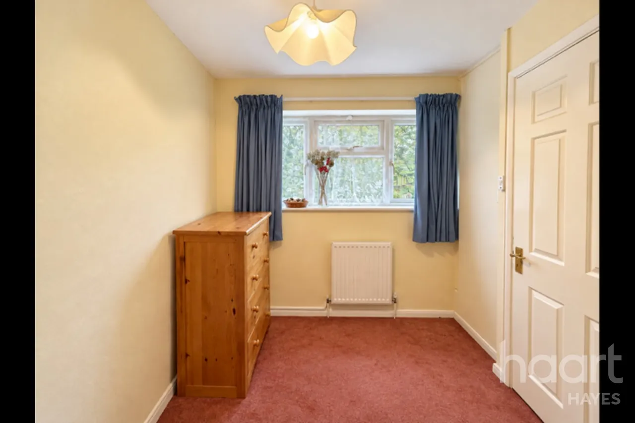 Larch Crescent, Hayes, UB4, photo 10