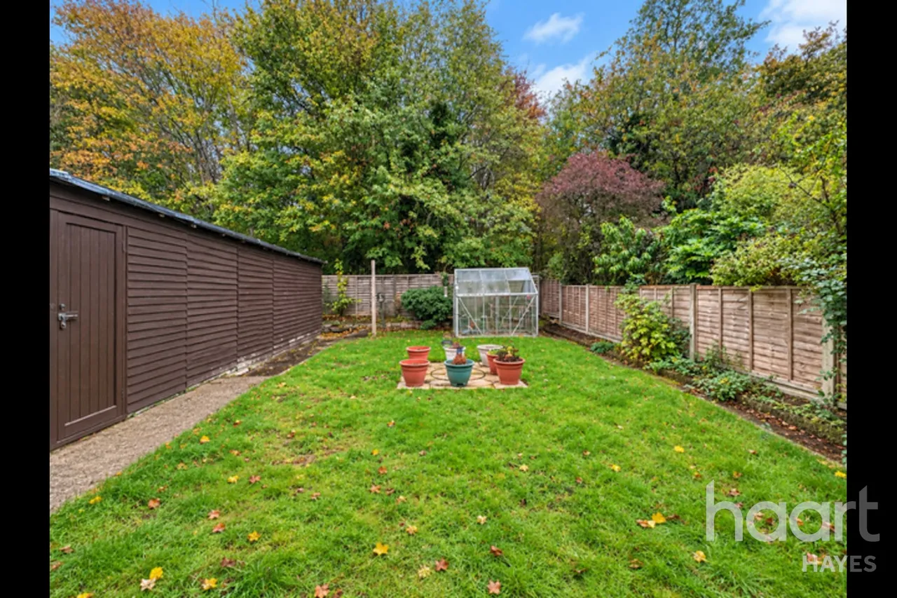 Larch Crescent, Hayes, UB4, photo 12