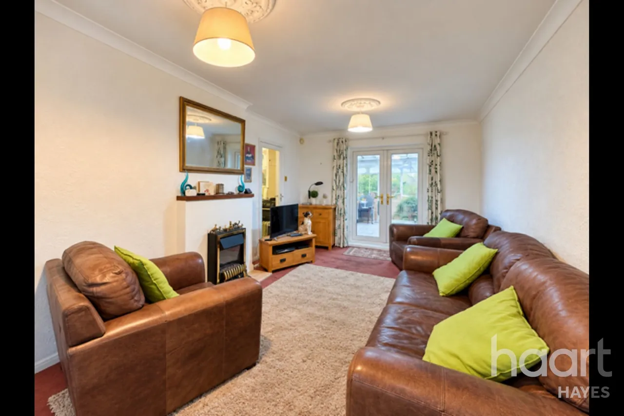 Larch Crescent, Hayes, UB4, photo 4