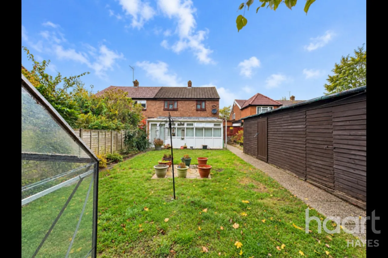 Larch Crescent, Hayes, UB4, photo 13