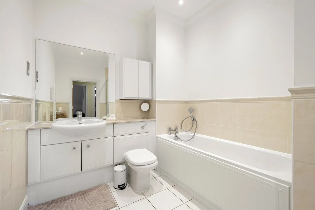 Churchfields Avenue, Weybridge, Surrey, KT13, photo 10