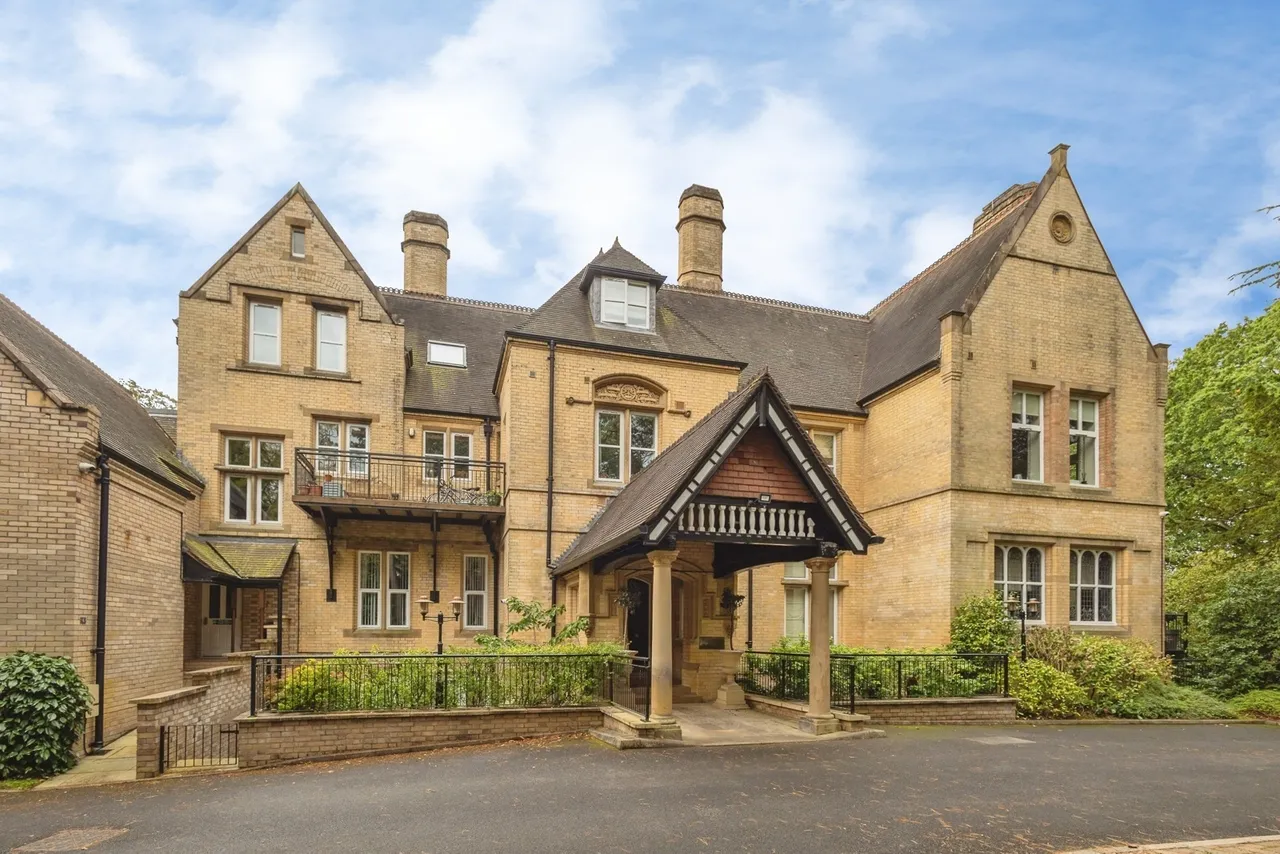 3 bed flat for sale, Dundreggan Gardens, Didsbury, M20
