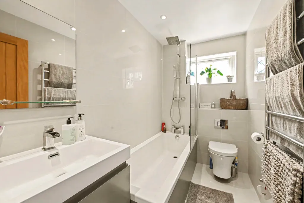 Overstrand, Aston Clinton, Buckinghamshire, HP22 5NA, photo 7