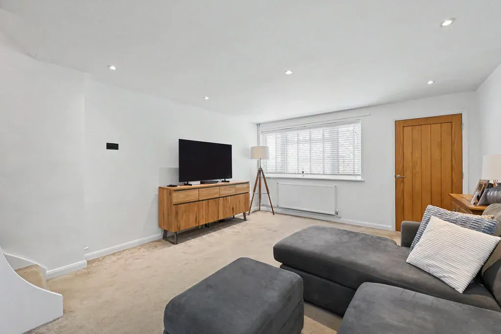 Overstrand, Aston Clinton, Buckinghamshire, HP22 5NA, photo 9