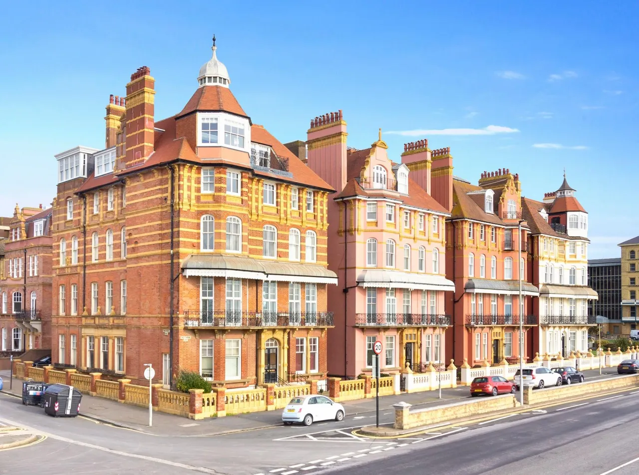 3 bed flat for sale, Kings Gardens, Hove, BN3