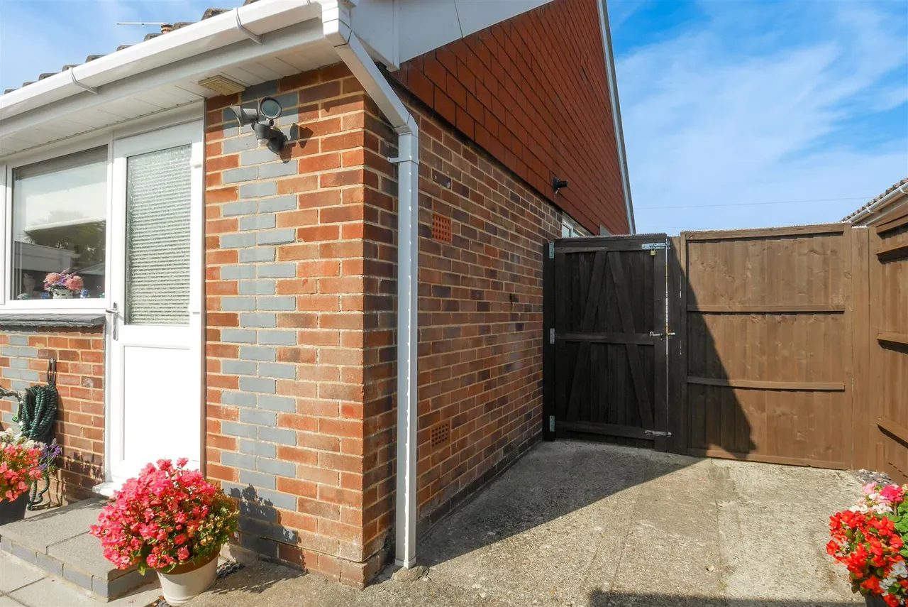 Oakcroft Gardens, Littlehampton, photo 11