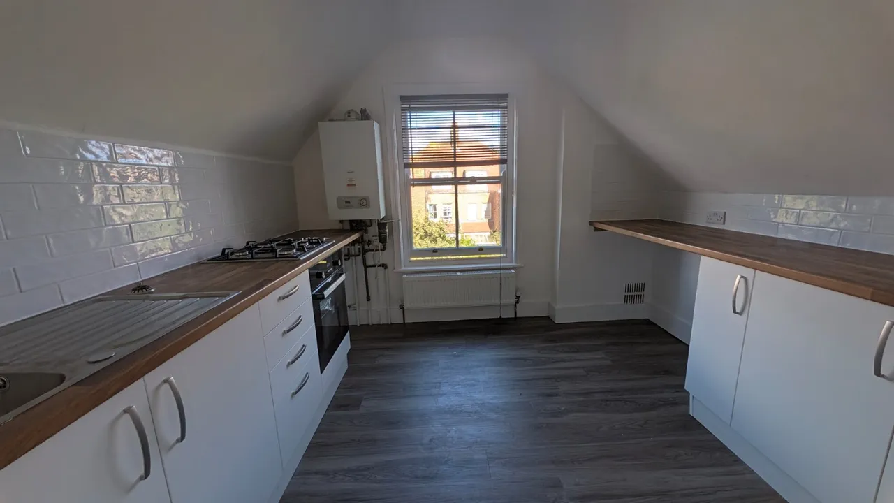 Bouverie Road West, Folkestone, CT20, photo 2