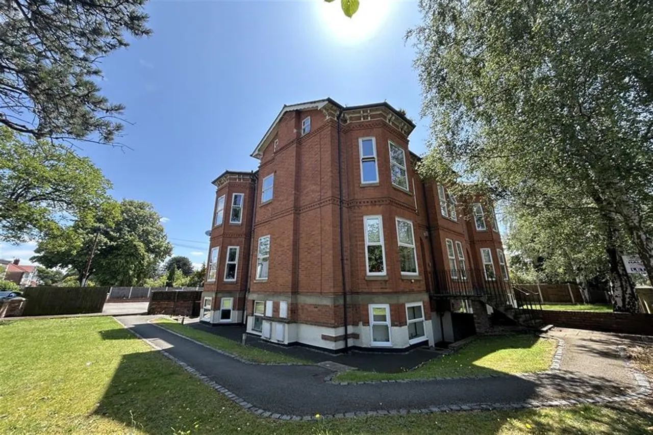 1 bed flat to rent, Washway Road, Sale