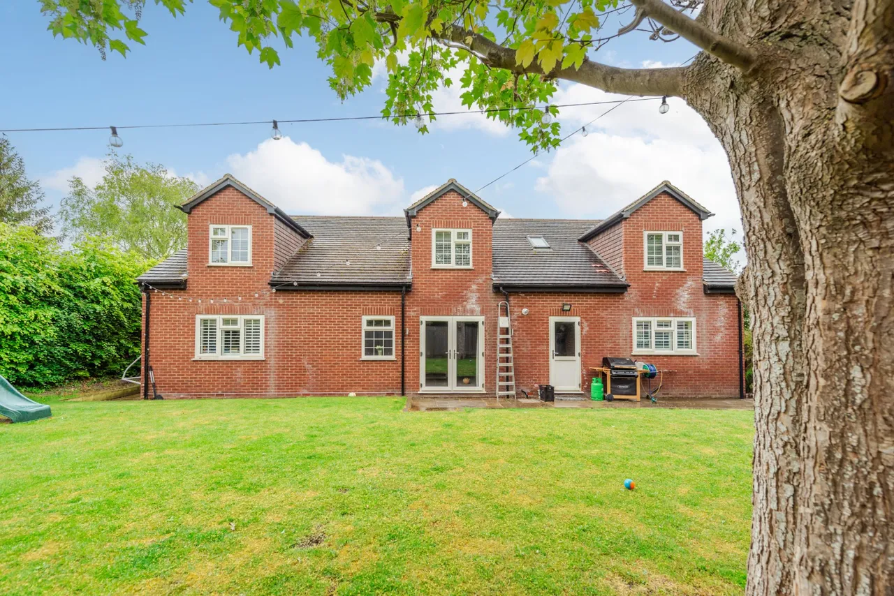Green End Street, Aston Clinton, HP22, photo 4