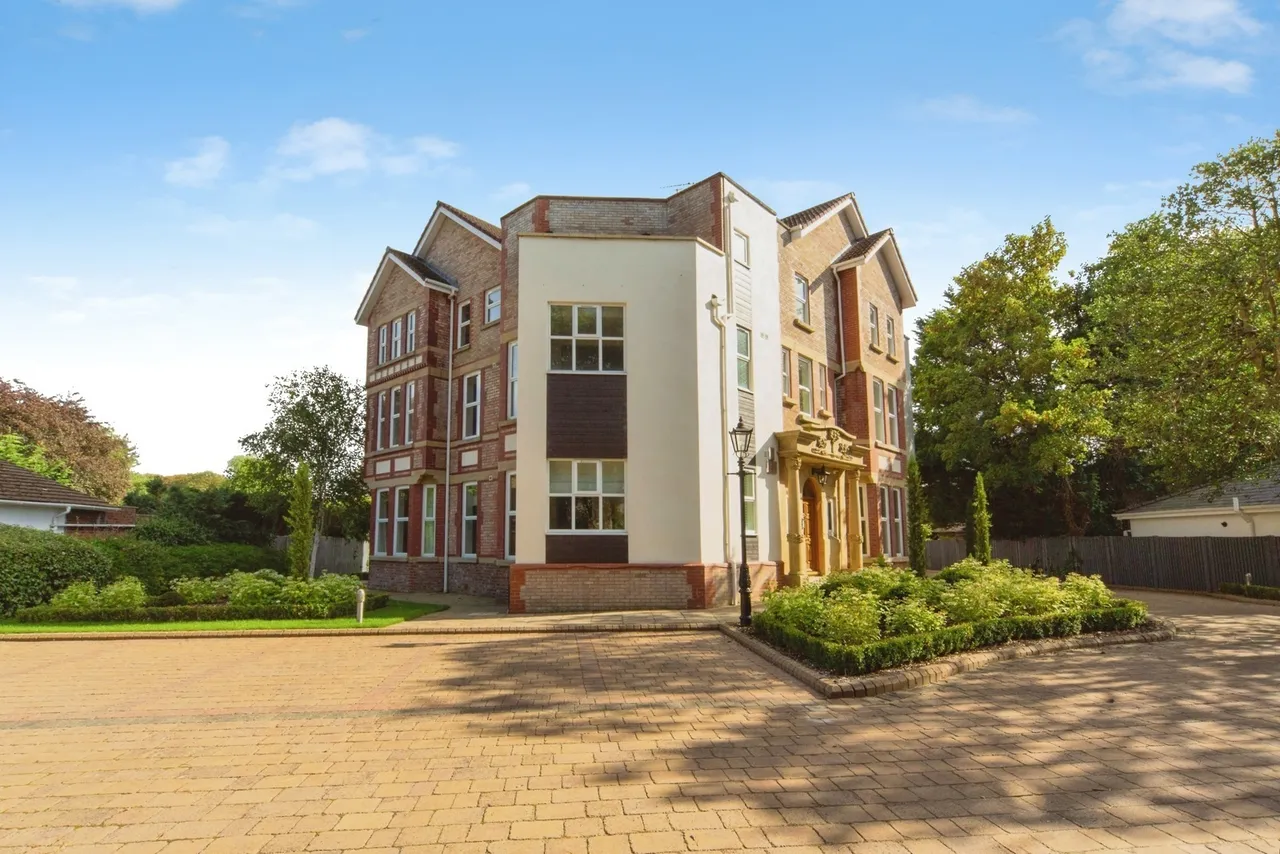 2 bed flat for sale, Victoria Road, Formby, L37