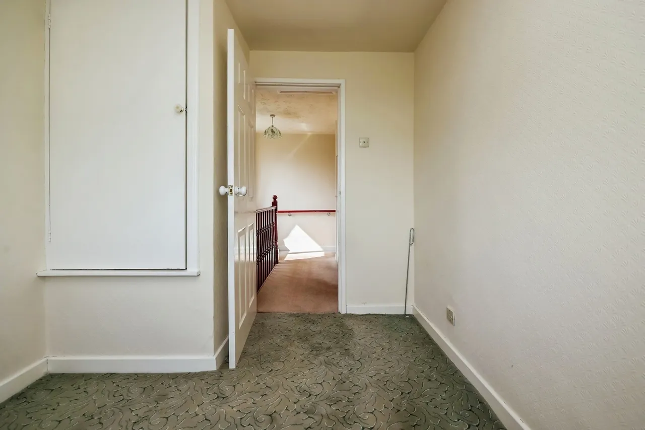 Vaughan Avenue, Hucknall, Nottingham, Nottinghamshire, NG15, photo 16