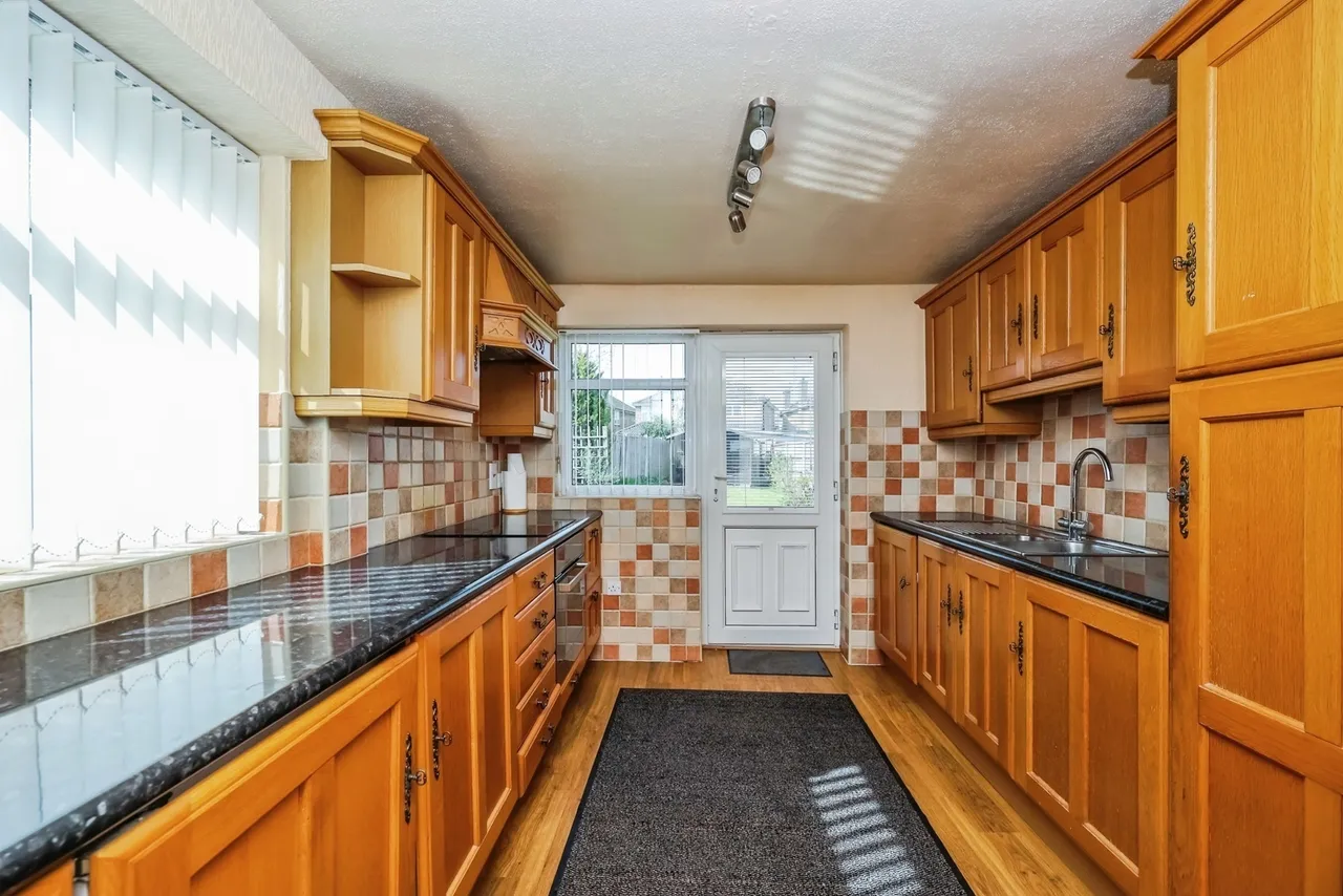 Vaughan Avenue, Hucknall, Nottingham, Nottinghamshire, NG15, photo 5