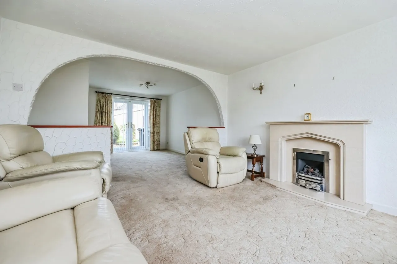 Vaughan Avenue, Hucknall, Nottingham, Nottinghamshire, NG15, photo 6