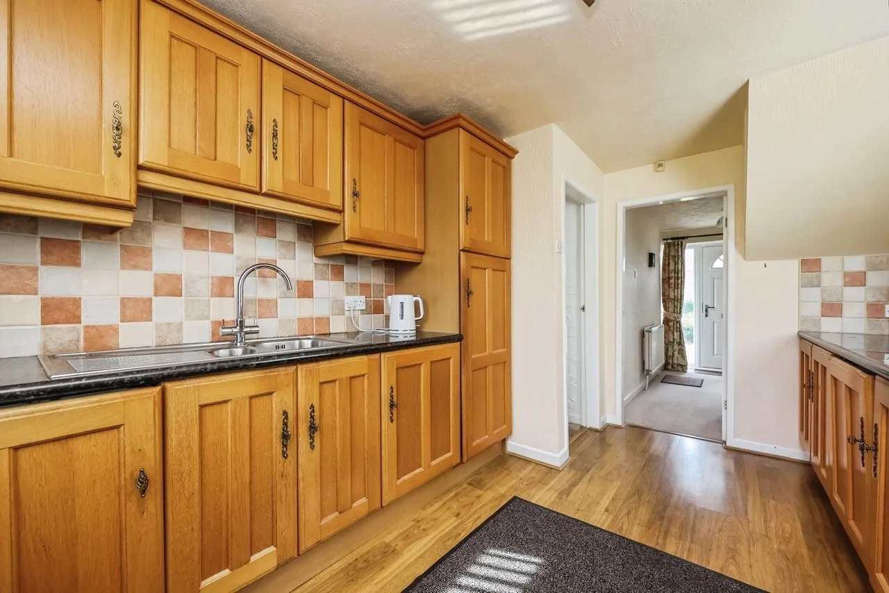 Vaughan Avenue, Hucknall, Nottingham, Nottinghamshire, NG15, photo 4