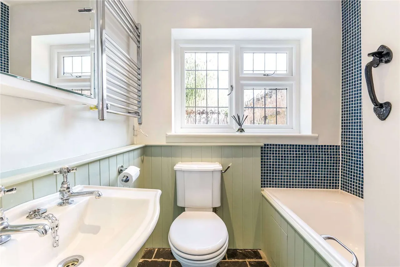 Ferry Lane, Medmenham, Marlow, Buckinghamshire, SL7 2EZ, photo 10