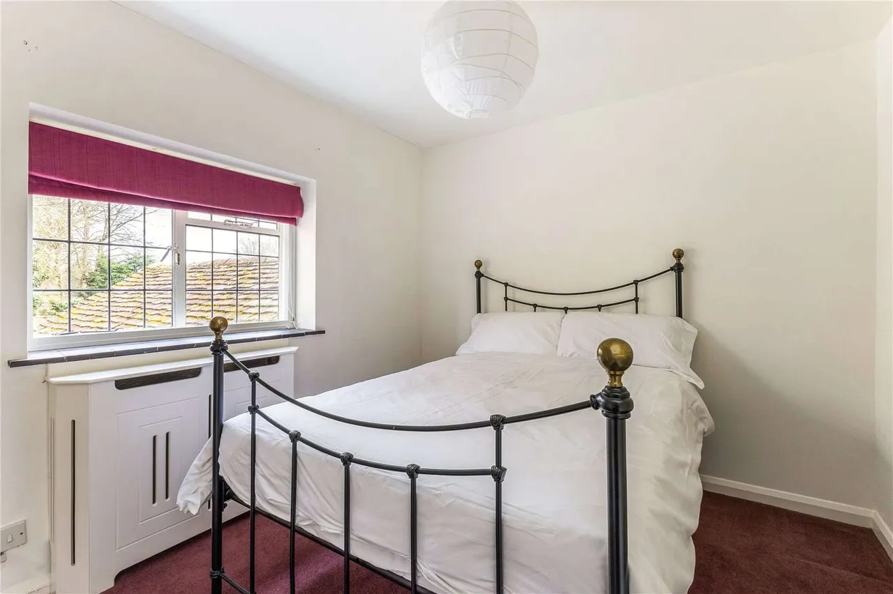Ferry Lane, Medmenham, Marlow, Buckinghamshire, SL7 2EZ, photo 11