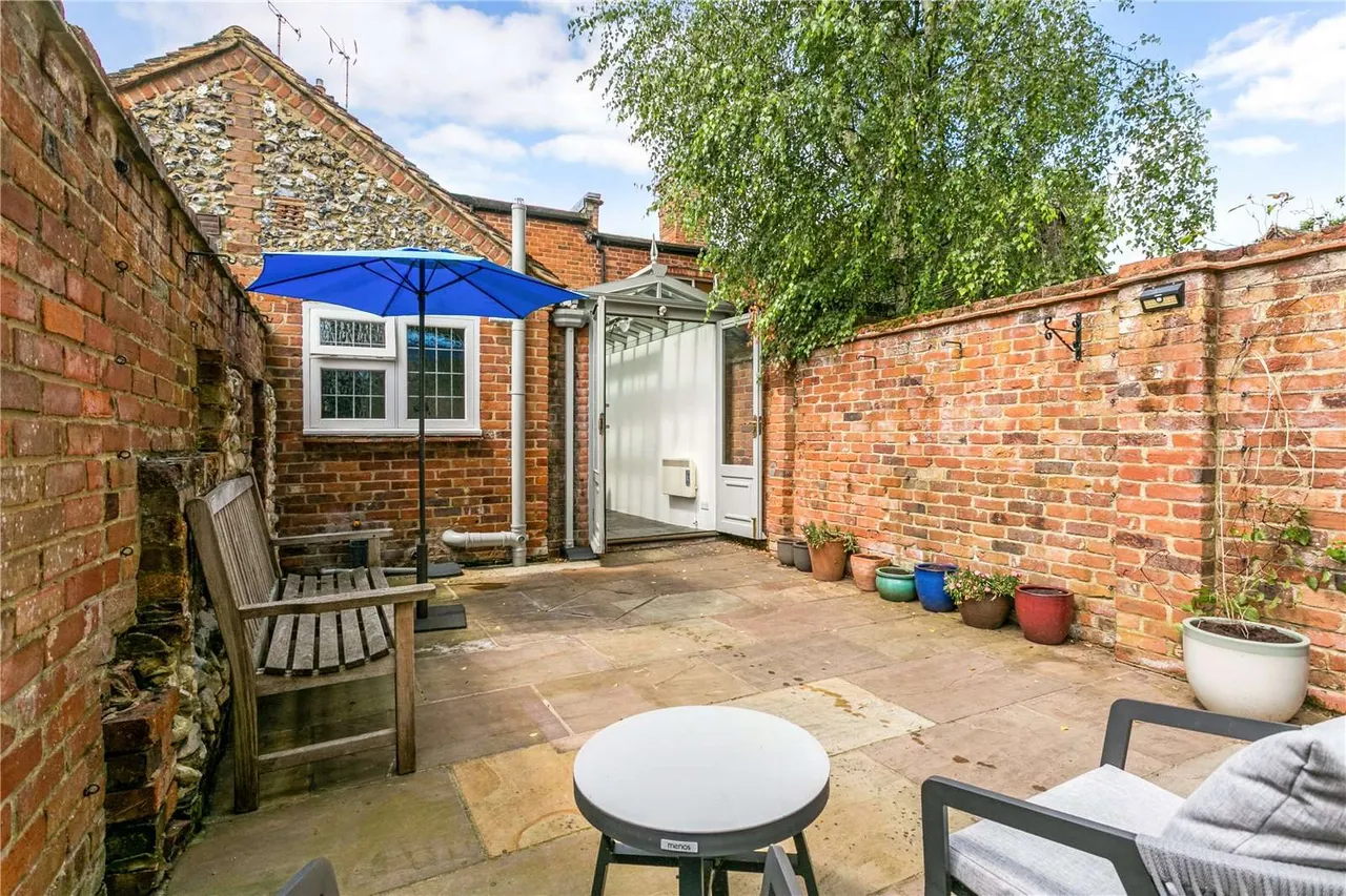 Ferry Lane, Medmenham, Marlow, Buckinghamshire, SL7 2EZ, photo 12