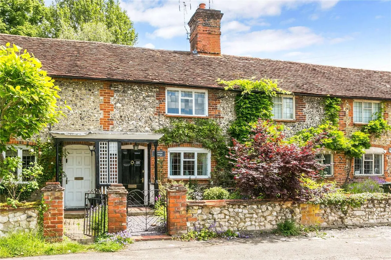 2 bed house for sale — Ferry Lane, Medmenham, Marlow, Buckinghamshire, SL7 2EZ