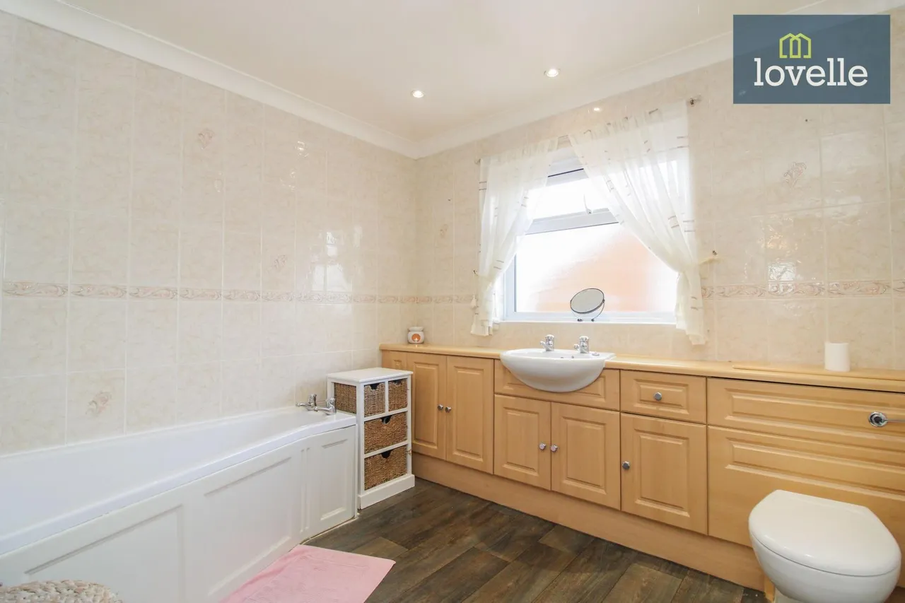 St. Nicholas Drive, Grimsby, DN37, photo 15