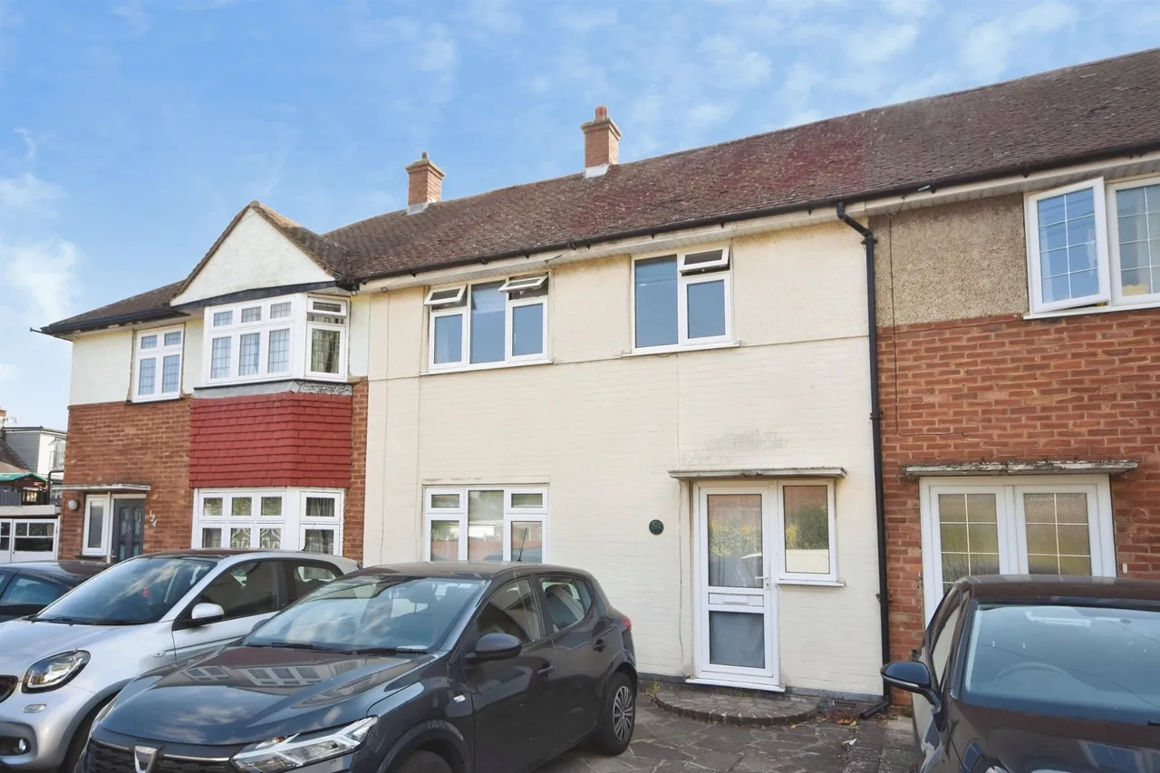 3 bed house for sale — Heron Way, Upminster