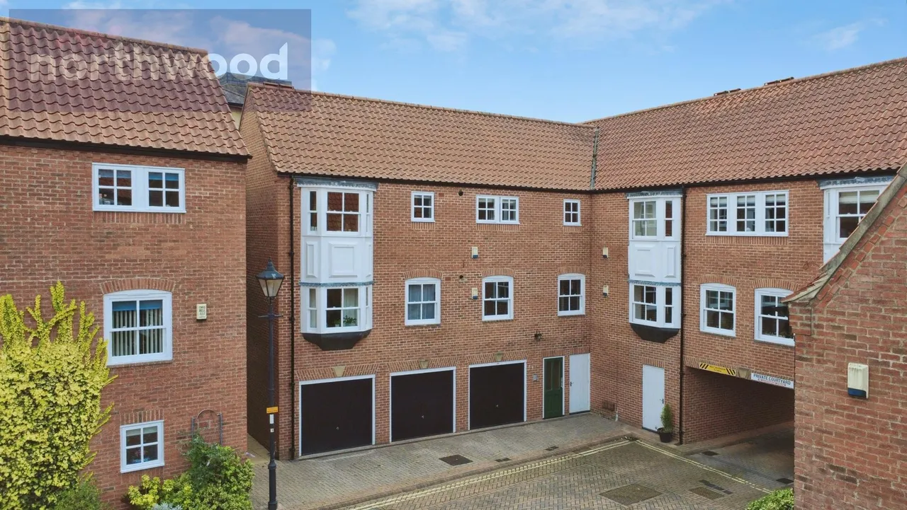 2 bed flat to rent, St Andrew Place, Aldwark, YO1