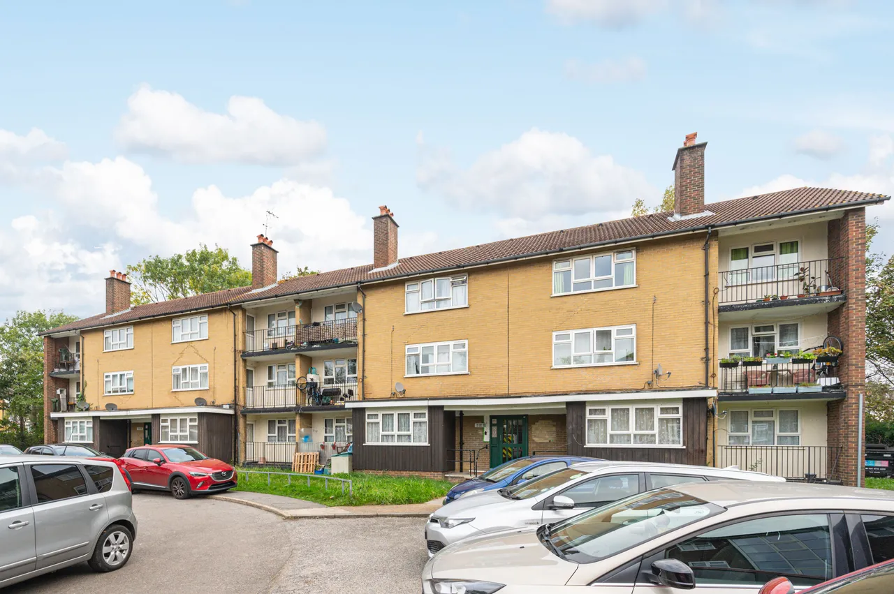 2 bed flat for sale — 26b Pawsons Road, Croydon