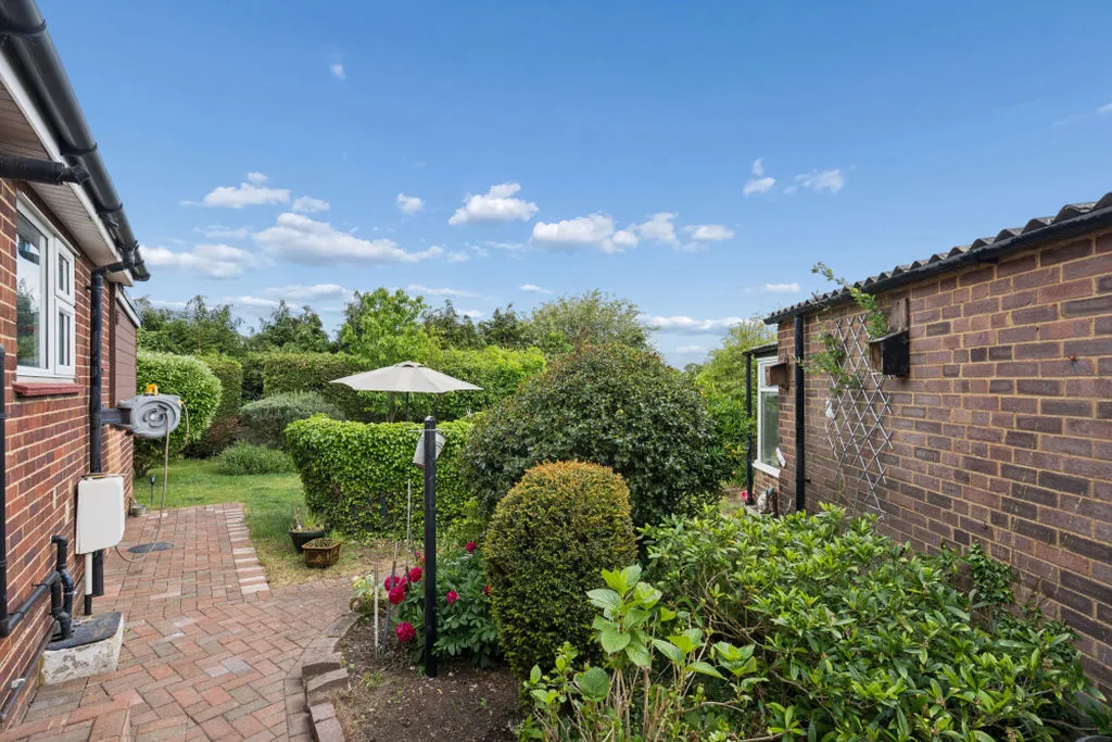 Lower Ridge, Bourne End SL8 5BL, photo 9