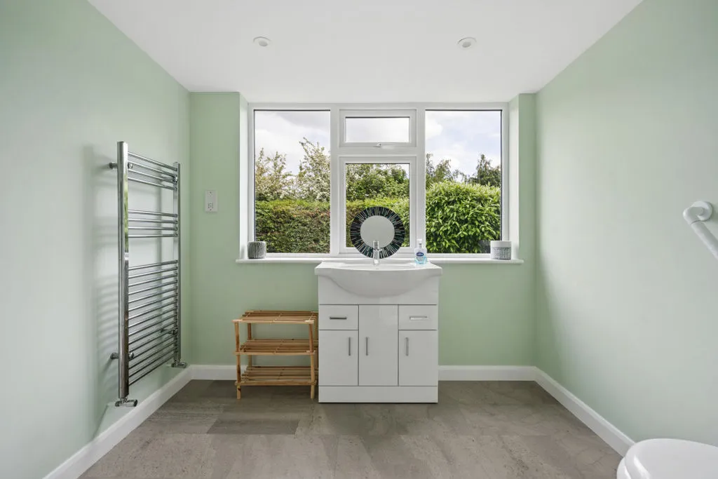 Lower Ridge, Bourne End SL8 5BL, photo 6