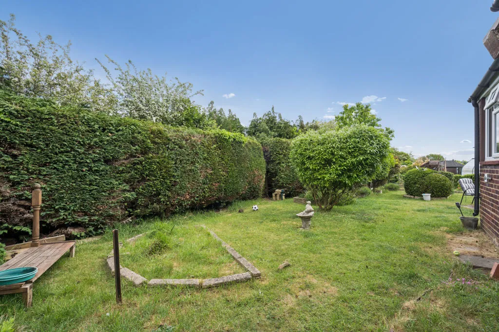 Lower Ridge, Bourne End SL8 5BL, photo 12