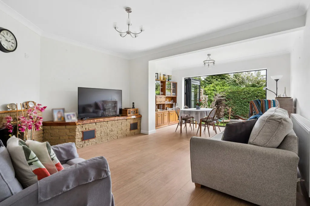 Lower Ridge, Bourne End SL8 5BL, photo 2