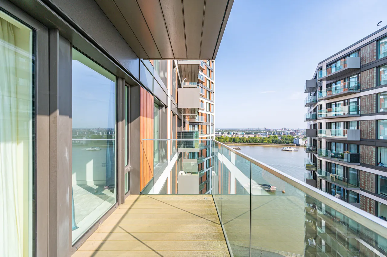 Flat 1505, Judde House, Duke of Wellington Avenue, London, photo 8