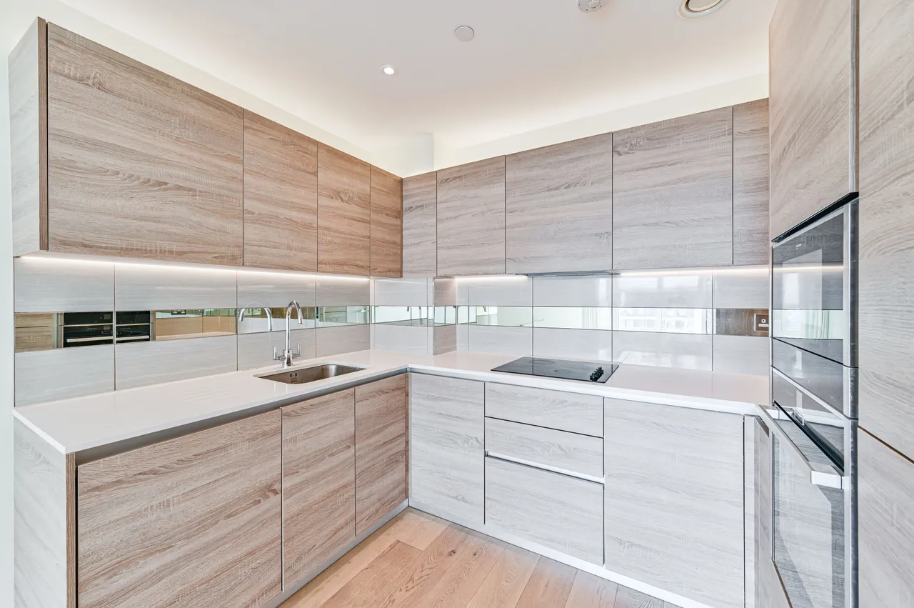 Flat 1505, Judde House, Duke of Wellington Avenue, London, photo 6