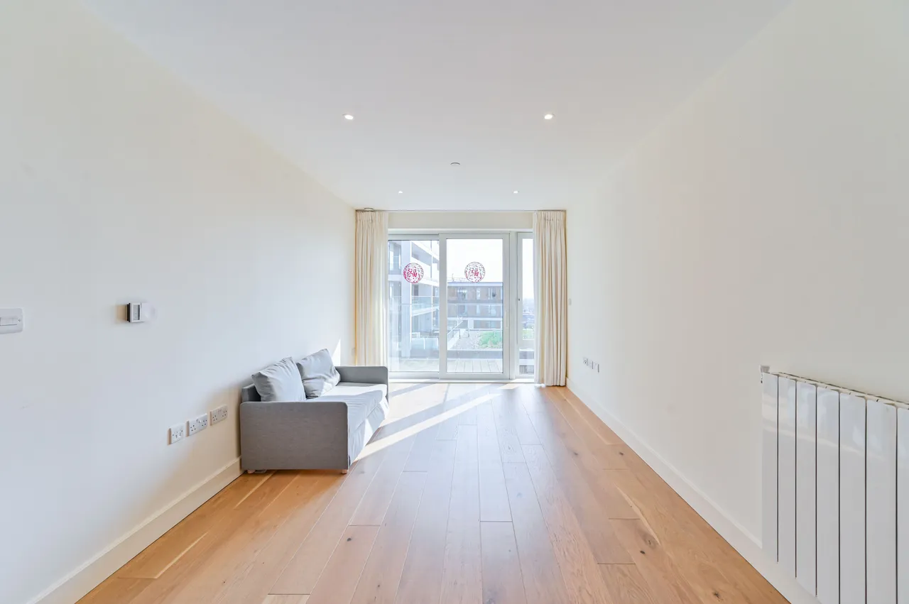 Flat 1505, Judde House, Duke of Wellington Avenue, London, photo 3